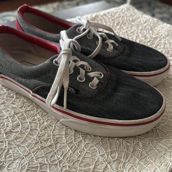 Vans - Picture 2 of 3